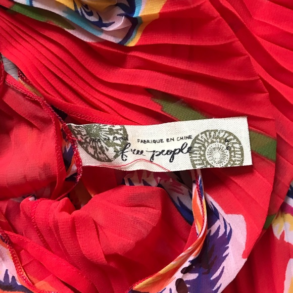 HOST PICK! Free People Flowy & Floral Top w/pleating Super Sexy Size Small - Picture 6 of 10